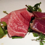 ボッテゴン - 築地仕入れのマグロ・右は白桃グラッパ漬け