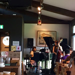 かつ山 - この日は生バンドの演奏が！