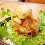 天丼 元亀 - 玉ねぎかき揚げの上にガーリックバター（●＾o＾●）