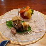 旬の味 いち - フルーツトマト中に帆立、甘エビブロッコリー、黄味ソースかけ
　鱧の棒鮨、黒梅かいの酒煮、鱧子の真丈焼き、みょうが甘酢漬