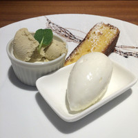 Osteria OLMO - ドルチェ盛り合わせ(ヨーグルトのジェラート、レモンのケーキ、キウイのブランマンジェ)