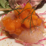 ラディーチェ - ボラのスモークに杏ソースとカラスミを乗せて