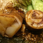 鮮菜家 - イカの中身
      左はバレイショが入る