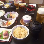 炊き込みご飯、茶碗蒸し、あさり入りのお汁、生ビール(2016.06.25)