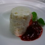 IL MONDO - ドルチェ（お米のムース 苺ソースがけ）
