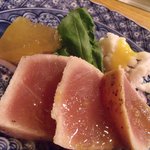 すてーき一郎 - まぐろのたたき風、はもおとし（酢味噌）、冬瓜の含め煮、レッドオニオン