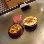 すてーき一郎 - 最初のお肉（黒毛和牛フィレ）と賀茂茄子が焼かれ・・