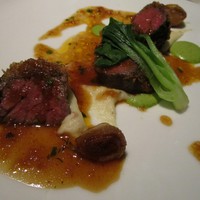 オチェーアノ - ｱﾆﾊﾞｰｻﾘｰﾃﾞｨﾅｰｺｰｽの肉料理