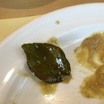 こぶみかん - タイイエローカレーにのっているこぶみかんの葉