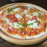 キッチン　コタツ - フレッシュトマトとモッツレラチーズのピザ