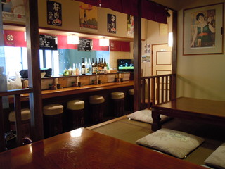 Sumibi Yakitori Katsumi - レトロな雰囲気の店内