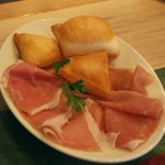 ワインバル サカグチ - イタリア産プロシュートとニョッコフリット（４５０円＋税）２０１６年６月