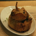 ワインバル サカグチ - 新玉ねぎのまるごとオーブン焼き（４８０円＋税）２０１６年６月