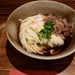 うどん屋 きすけ - 肉ぶっかけ温泉玉子のせ990円