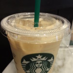 Starbucks - 中杯冰拿铁（カフェラテtall）：27元（≒390円)