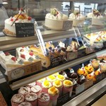 Patisserie ヒカリノ木 - 店内のショーケース