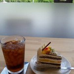 Patisserie ヒカリノ木 - イートインスペースにて …  アイスティーは  アールグレイ 