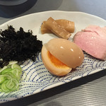 貪瞋癡 - トッピングは別皿で