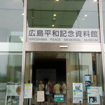平和公園売店 - 広島平和記念資料館入り口