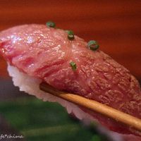 焼肉 いのうえ 吉祥寺店 - ともさんかくの炙り握り 2貫（700円）16.6月