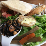 カメイノ食堂 - 6月 ファラフェルサンド 950円