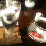 カフェ・ドゥ・カンパーニュ - コーヒーゼリーにクリームなどを混ぜたもの