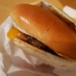 Rotteria - 濃厚6種チーズの絶品チーズバーガー　390円