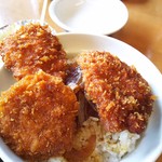 板鼻館 - モモ２枚とロース１枚のカツ