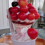 オウ ショウ カフェ - 紅秀峰・大将錦・佐藤錦・紅さやか・紅ゆたか・香夏錦・月山錦。朝摘みさくらんぼ