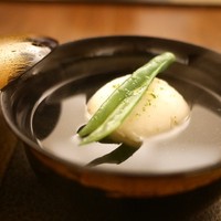日本料理 晴山 - お椀　毛蟹とトウモロコシの真丈