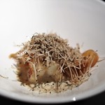 エクアトゥール - オマールエビのポワレ　フカヒレ　白ワインのソース　サマートリュフ