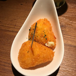 Teppanitariambisutekka - カマンベールチーズのフライ　￥６００