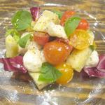 トラットリア ダ コヴィーノ - 水茄子と燻製モッツァレラ　￥1400