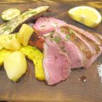 トラットリア ダ コヴィーノ - 青森産鴨胸肉の炭火焼き（ハーフ）　￥1800