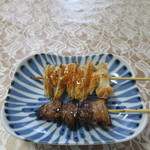 ハマケイ - ヤゲン軟骨串と豚カシラ塩串