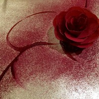 ル スプートニク - ビーツの花びら、花芯にフォアグラのパテと薔薇ゼリー