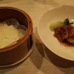 香桃 - 皮付き豚ばら肉と梅菜の合わせ蒸し 蒸しパンと共に