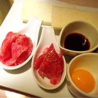 焼肉 銀座コバウ 特別室 - 炙りユッケ、パンを添えて ♡