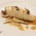 ペレグリーノ - (お魚料理)初夏の鱸をフィノッキオのブラザート