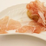 ペレグリーノ - イタリアの生ハムの王様クラテッロ・ディ・ジベッロをトルタフリッタと合わせて