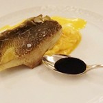 ペレグリーノ - (季節を取り入れた前菜)フランス産アーティチョークのオーブン焼き、半熟卵と共に、バルサミコ