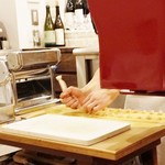 ペレグリーノ - 目の前でカペレッティを作っていきます