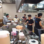 手打らーめん 勝龍 - リニューアル後店内１