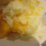 思慕昔 - 人気の雪花氷シリーズはかき氷と言うよりかき氷とアイスクリームの中間のシェイクみたいな感じのスイーツでした。
            