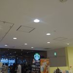 スターバックス・コーヒー - たまに行くならこんな店は、新宿駅に直結した駅ビル、新宿ミロードの中にある、スターバックス・コーヒー 新宿ミロード店です。