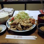 しょうが焼き定食　900円（2010.9）