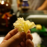 宝寿司分店 - 花びらのように削って食べる。