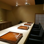 富小路 やま岸 - カウンター席