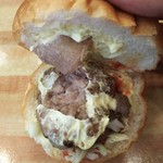 52784057 - 峰屋ﾊﾞｰｶﾞｰの中身