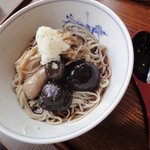 丘の上の蕎麦 - 冷たいきのこ蕎麦